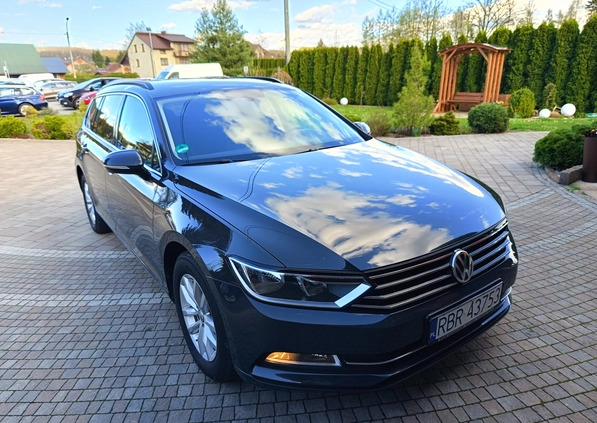 Volkswagen Passat cena 63500 przebieg: 188000, rok produkcji 2015 z Działoszyn małe 704